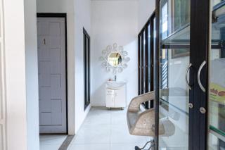 Urbanview Daniela Jambi by RedDoorz - 1