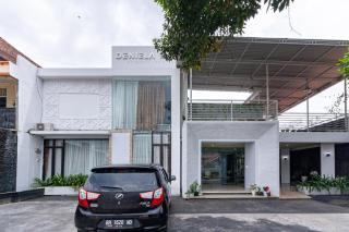 Urbanview Daniela Jambi by RedDoorz - 6