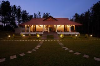 StayVista at Cedar - Strelitzia 2BHK with Breakfast and Jacuzzi - Chikmagalur - 0