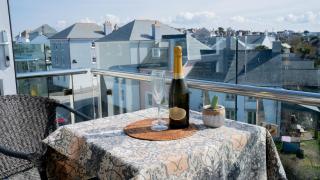 350m to Fistral beach with free parking - 7