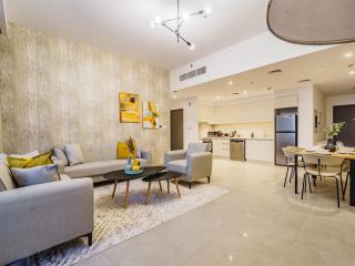 Incredible Waterfront Apt with Panoramic Views - Dubai - 9