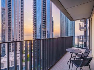 Incredible Waterfront Apt with Panoramic Views - Dubai - 5
