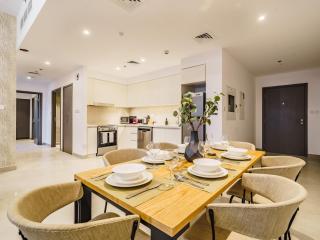Incredible Waterfront Apt with Panoramic Views - 4