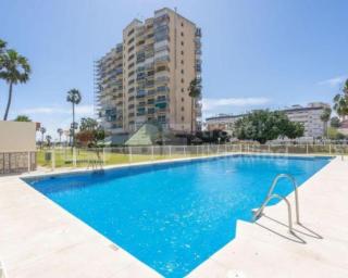 PRECIOSO ESTUDIO FRENTE AL MAR CON PISCINA - 3