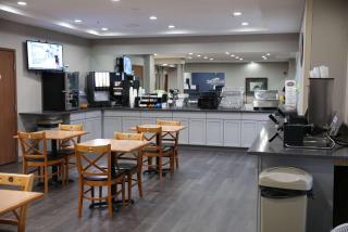Baymont by Wyndham Rockford - Rockford - 8