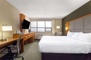 Ramada by Wyndham Northern Grand Hotel & Conference Centre - Fort St. John - 3