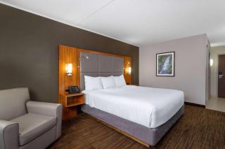 Ramada by Wyndham Northern Grand Hotel & Conference Centre - Fort St. John - 1