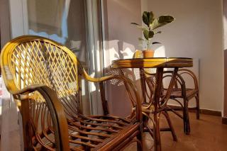 Cozy sunlit apartment with scenic balcony view - Tirana - 2