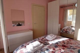 Cozy sunlit apartment with scenic balcony view - Tirana - 4