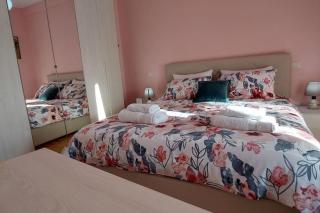 Cozy sunlit apartment with scenic balcony view - Tirana - 0