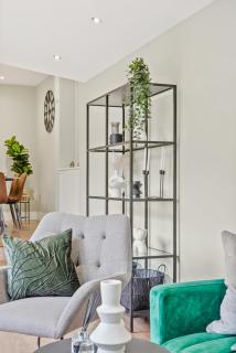 Charming Wimbledon 3-Bed Apt with Outdoor Area - 3