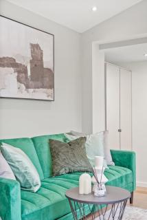 Charming Wimbledon 3-Bed Apt with Outdoor Area - 3