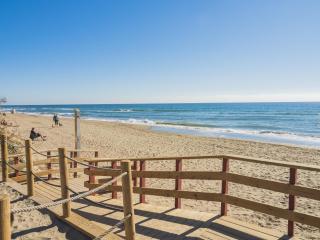 Cubo's Beach & Parking Jardines de Don Carlos - Marbella - 2