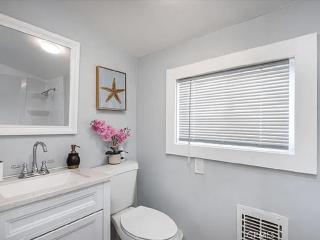 Sweet 2 bedroom house with perfect desert views! - Two-Bedroom House - 8
