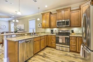 Diamondhead Condo - Marina, Pool Access and Golfing! - Diamondhead - 1