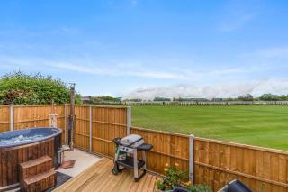 Outbak Shepherds Hut - 9