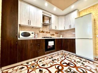 ApartPoltava ДВОКІМНАТНІ апартаменти, до 6 спальних місць, кутова ванна, КОРПУСНИЙ ПАРК, документи для відрядження - Poltava - 2