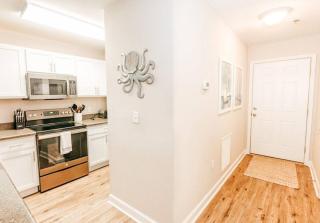 Poolside Condo at Waterside - 4