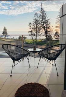 Stylish getaway, beach views, 2 mins from shops - Mooloolaba - 0