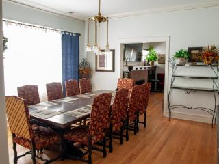Bootlegger House Sleeps 10-20 Free TV & Parking - Chicago - 3