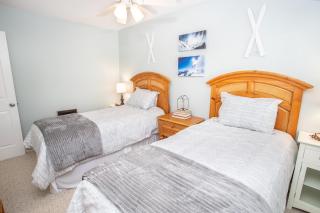 Condo at Pinnacle Inn Resort - Beech Mountain - 2