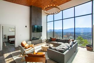 3 Pines Lodges Luxury Mountain View Hot Tub - Sevierville - 3