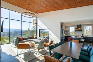 3 Pines Lodges Luxury Mountain View Hot Tub - 1