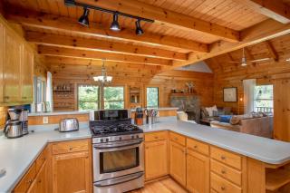 Sleepy Valley Hideaway - 2