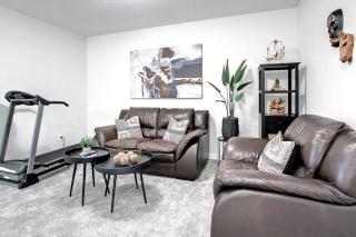 Beautiful 3Bed-with AC-Close to Spruce Meadows & Mountains - 6