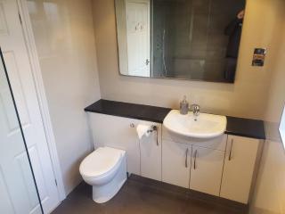Large Kingsize ensuite in Kingswood, Bristol, BS15 - 4