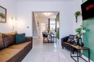 Stunning 3-bed home in Nantwich by 53 Degrees Property - Amazing location, Ideal for Groups - Sleeps 6 - 7