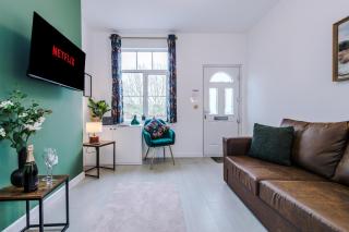 Stunning 3-bed home in Nantwich by 53 Degrees Property - Amazing location, Ideal for Groups - Sleeps 6 - 8