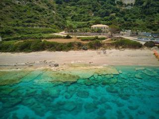 Petani beach suites - Vovikes - 0