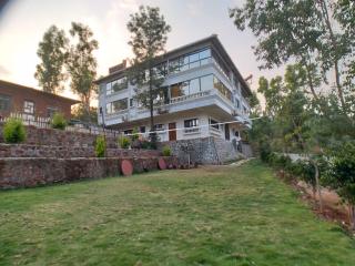 Ultra Luxurious Mountain View 11BHK By Lifeline Villas - 0
