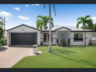 Sarina Court 8 - 8