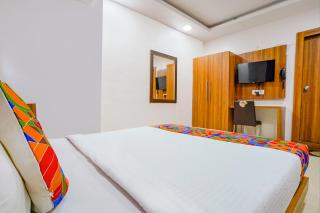 FabExpress Diamond - Nr BKC - Bombay - 3
