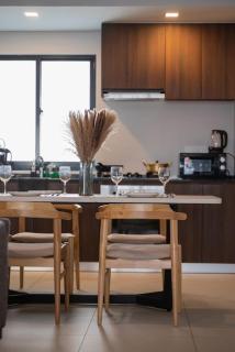 Deluxe Seaview Suite Twin Bed by The Only Bnb - 4