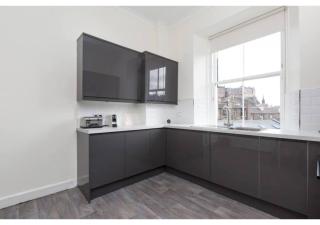 JOIVY Elegant 4-bed flat near Edinburgh Castle - Edimburgo - 8