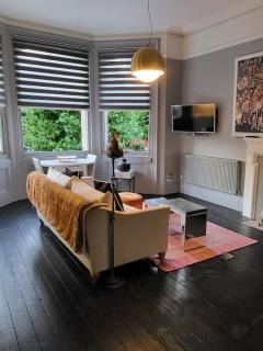 9 Modern Classic - Spacious One Bed Apartment - Great Location - Free onsite Parking - Comfy Bed - Brighton & Hove - 0