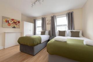 4 Bed house in Dartford 8 beds sleeps 10 - 2