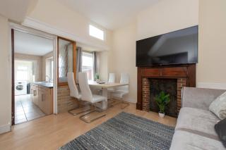 4 Bed house in Dartford 8 beds sleeps 10 - 8