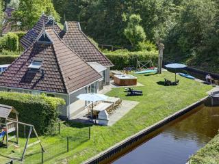 Holiday home with sauna and outdoor spa - Earnewâld - 0