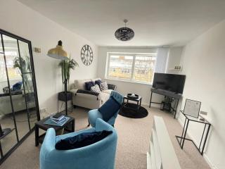 Lovely 1 Bed home near Hospital, with Parking & Garden WORK CONTRACTOR LEISURE, SAPPHIRE - Cherry Hinton - 9