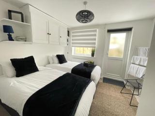 Lovely 1 Bed home near Hospital, with Parking & Garden WORK CONTRACTOR LEISURE, SAPPHIRE - Cherry Hinton - 8