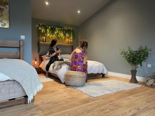 Luxury Lodge In The Treetops - Llanbrynmair - 8