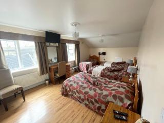GoldenDawn Guest House - Citywest - 8