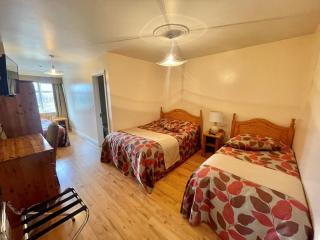 GoldenDawn Guest House - Citywest - 5