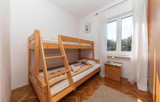 4 Bedroom Cozy Apartment In Okrug Donji - Okrug Donji - 3