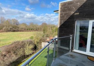 Contemporary, Cosy & Homely 2 Bed Apartment with High-Speed WIFI, Terrace & Free Parking overlooking Stourbridge Common Park & Coldham's Brook - Cambridge - 3