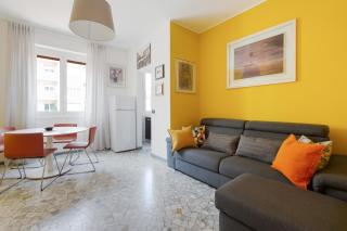 Apartment with Balcony - 50 m far from M1 Pasteur - Milan - 0